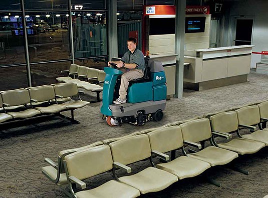 Tennant R14 Extractor Cleaning Airport